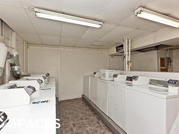 5th image of 947-53 W Cornelia Ave #Oneb
