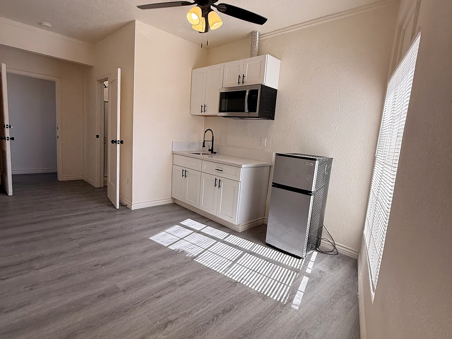 Studio, 300 sqft, $1,350 — Photo 4