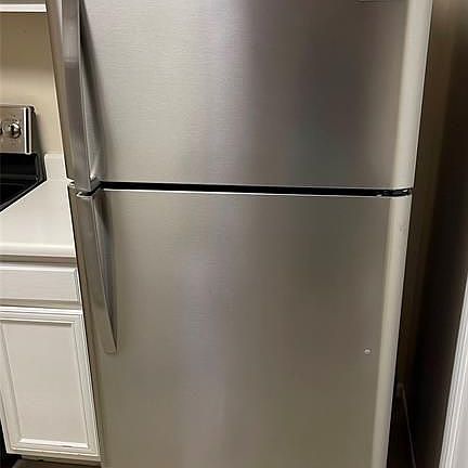 5th image of 1601 S Shepherd Dr APT 282