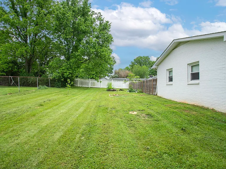 215 Donna Dr #S — Photo 28