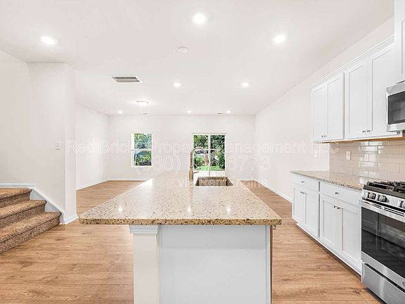 5th image of 2853 Yeager Dr NW
