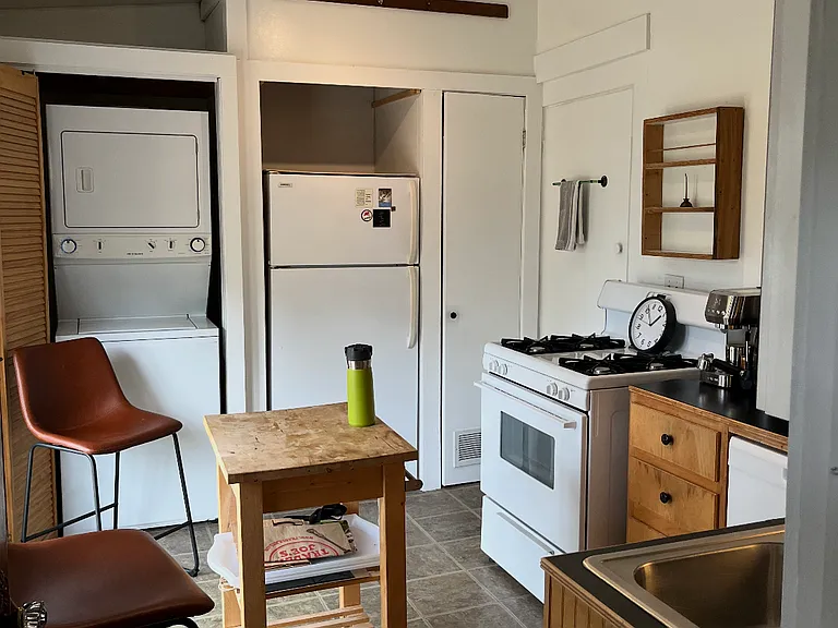 310 N Spruce St — Photo 14