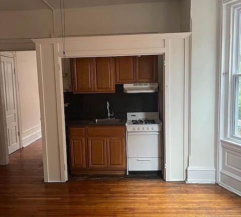 4th image of 912 S 48th St Floor 2