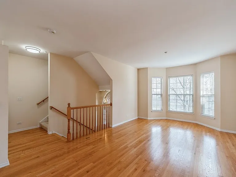 593 Prestwick Ln — Photo 36