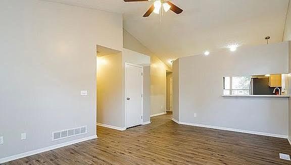 5th image of 915 Highland Trails Ave #1