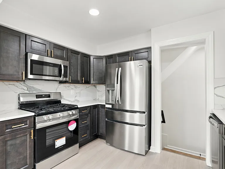 427 N Waverly St — Photo 26