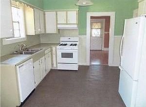 3rd image of 4305 Tacoma Blvd