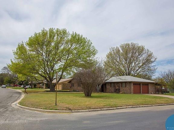 3rd image of 1701 Southgate Dr