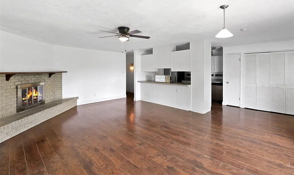 3 bed, 1359 sqft, $1,900 — Photo 3