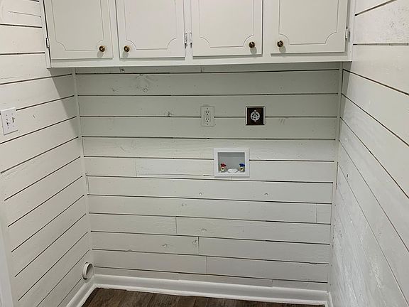2nd image of 3880 Camellia Dr