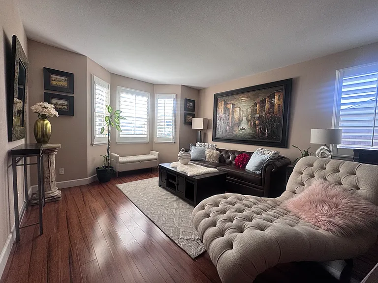2055 Huntington Ct — Photo 10