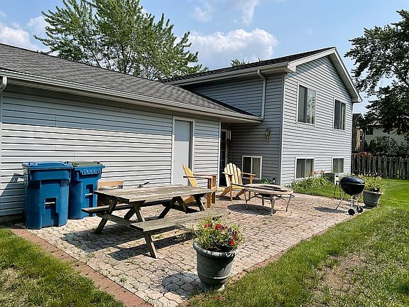 4th image of 3910 Greenbay Dr