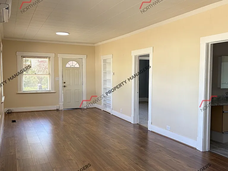 927 Marion St — Photo 5