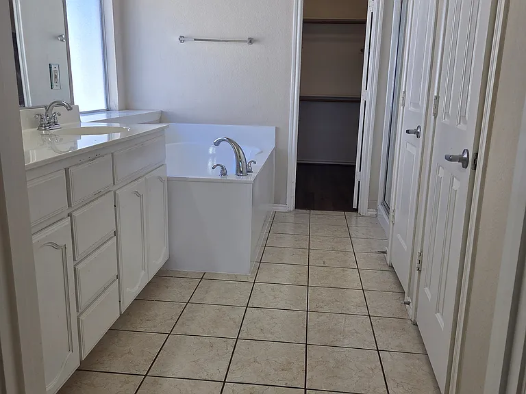 6037 Horse Trap Dr — Photo 31