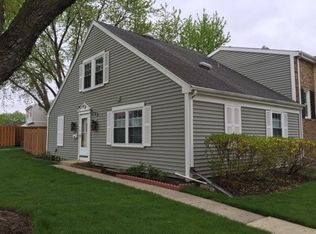800 Lexington Cir, Hanover Park, IL 60133