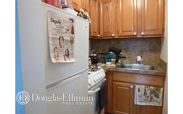 Rented by Douglas Elliman | media 10