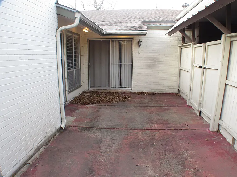10406 Shadow Bend Dr — Photo 30