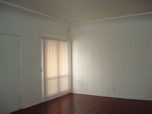 3rd image of 211 W 21st St #B