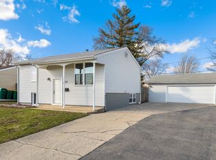 222 Pell Ave, Romeoville, IL 60446