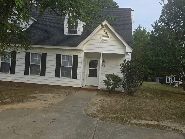 1513 Winterberry Dr — Photo 2
