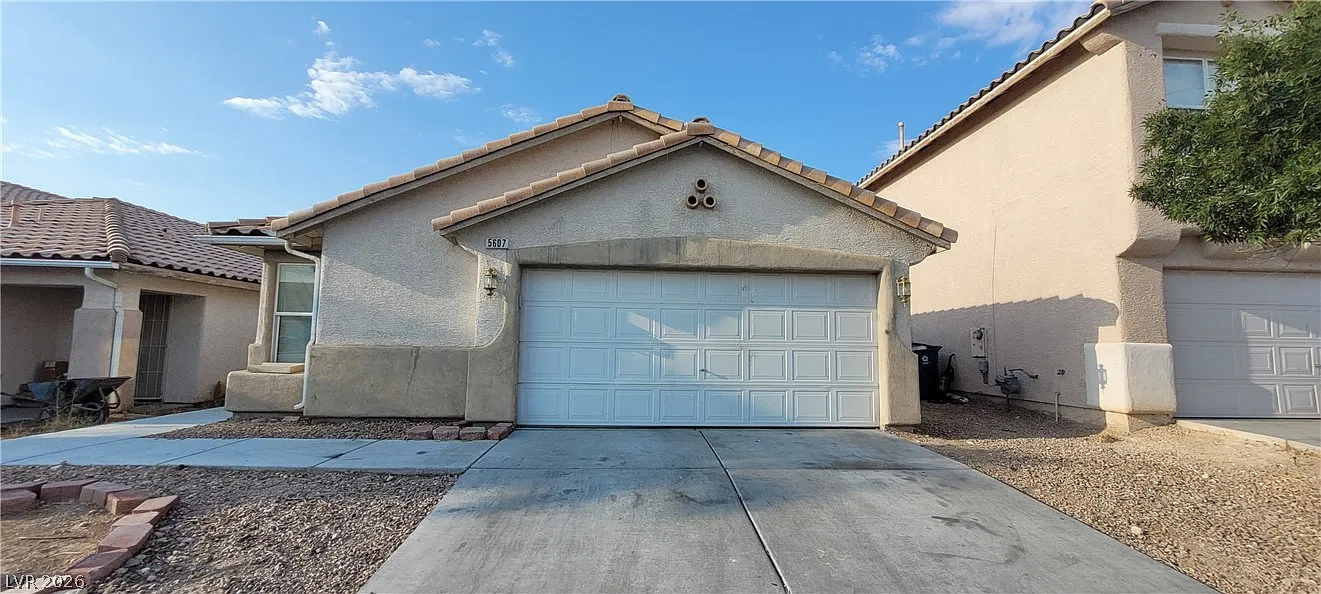 3 bed, 2.0 bath, 1398 sqft, $1,859 — Photo 1