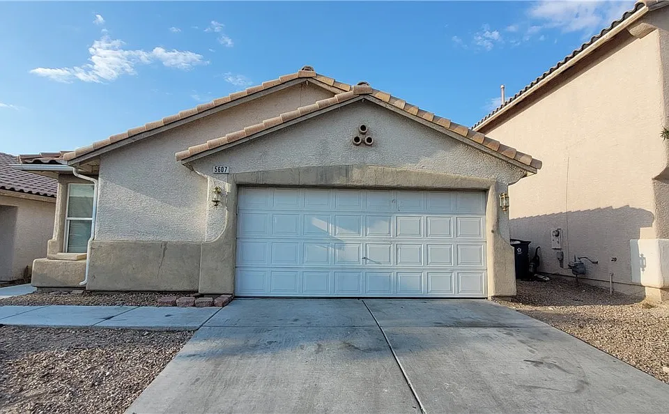5607 W Dewey Dr