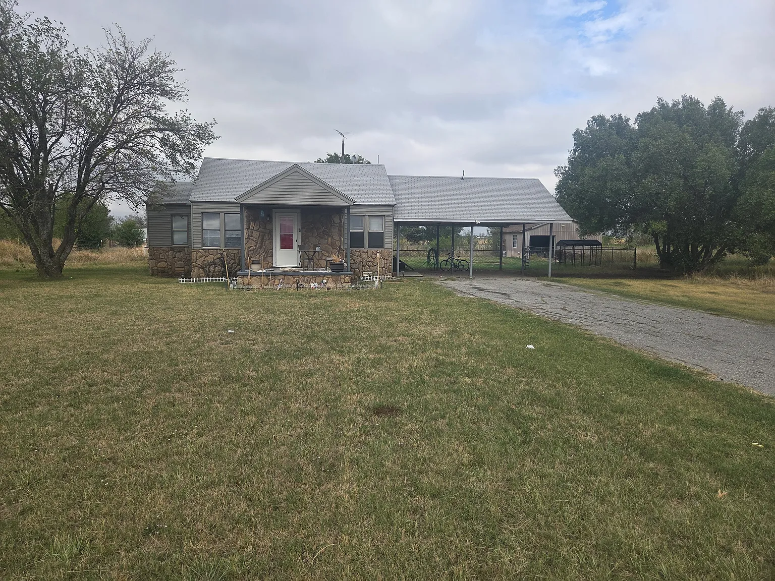 3 bed, 1250 sqft, $1,400 — Photo 1