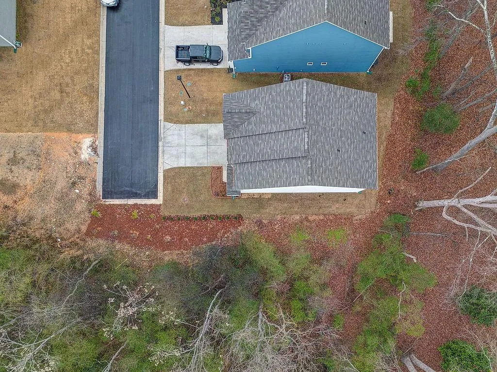 3 bed, 2.5 bath, 2042 sqft, $2,500 — Photo 4