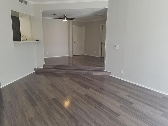 4th image of 5449 White Oak Ave #302
