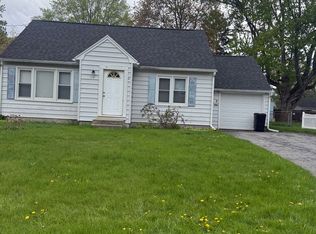 114 Ridgewood Dr, North Syracuse, NY 13212