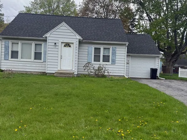 114 Ridgewood Dr, North Syracuse, NY 13212
