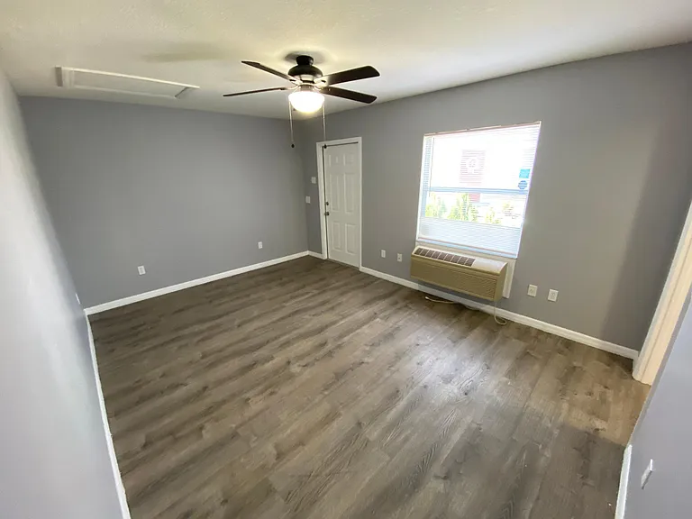 677 Orchid Dr #B — Photo 1