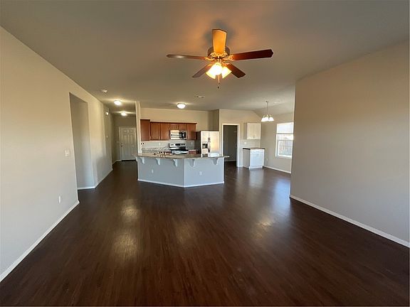 4th image of 904 Jessica Leigh St