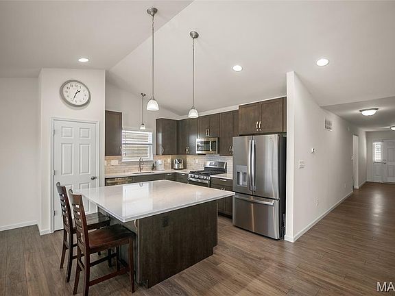 4th image of 2714 Winding Valley Dr