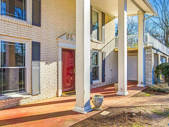 2nd image of 220 Hammond St