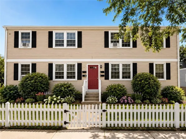 45 Hammond St APT 3, Newport, RI 02840