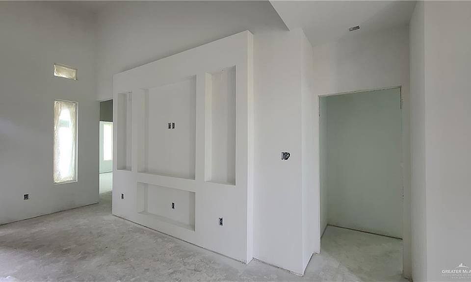 2nd image of 3220 Erica Ln
