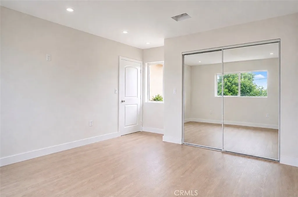 2 bed, 820 sqft, $2,750 — Photo 2