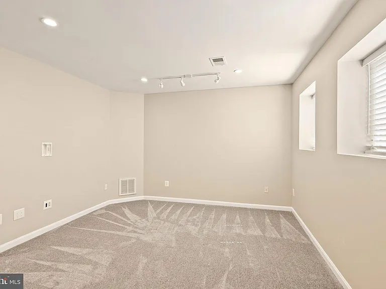 10032 Moxleys Ford Ln — Photo 27