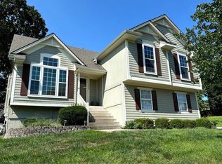 125 NW Whitlock Dr, Lees Summit, MO 64081