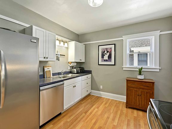 4th image of 16112 Clifton Blvd