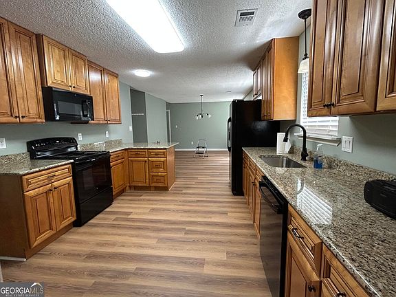3rd image of 111 Mockingbird Dr
