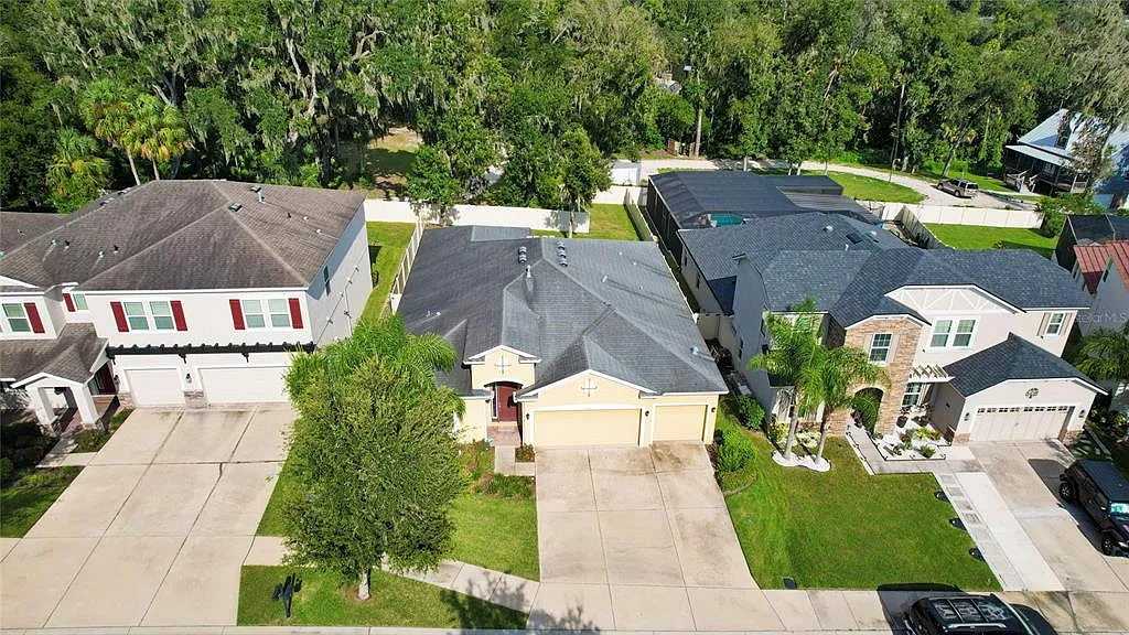 3 bed, 3.0 bath, 2390 sqft, $2,850 — Photo 4