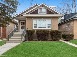 6104 W Roscoe St, Chicago, IL 60634