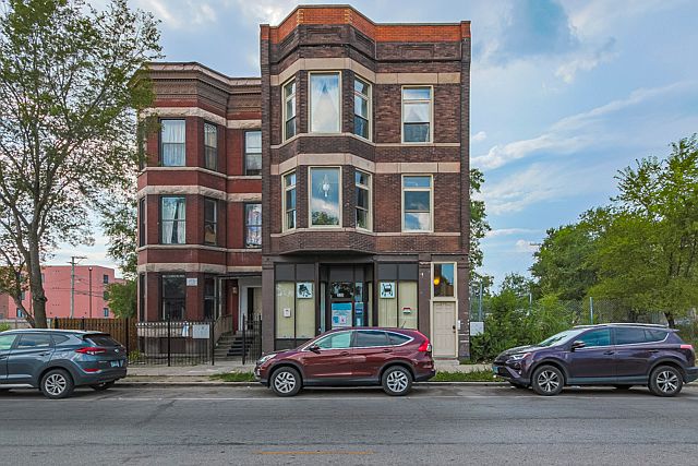 1st image of 320 S California Ave APT 3