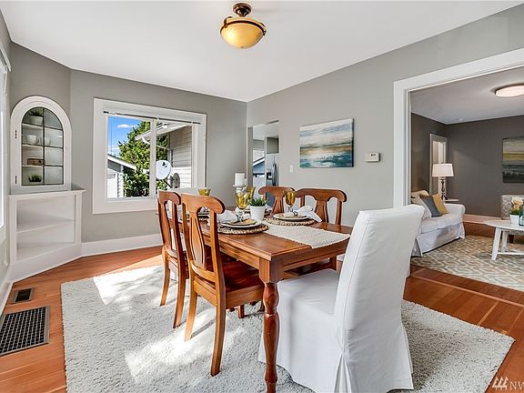 5th image of 10715 Phinney Ave N