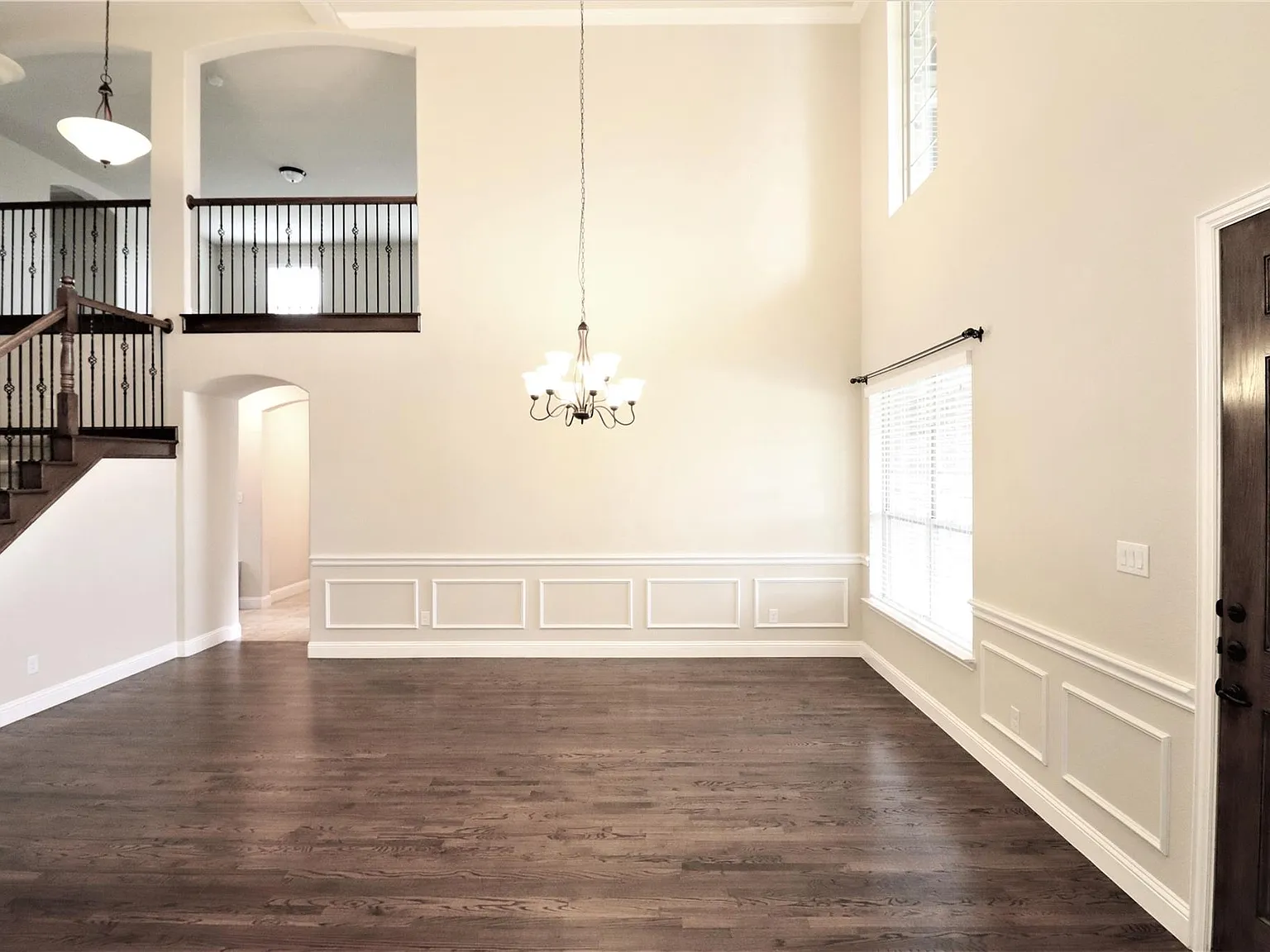 5 bed, 3.5 bath, 4986 sqft, $3,850 — Photo 4