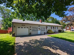 11 Glen Forest Ln, Methuen, MA 01844