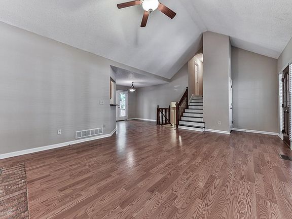 5th image of 671 Wedgewood Dr