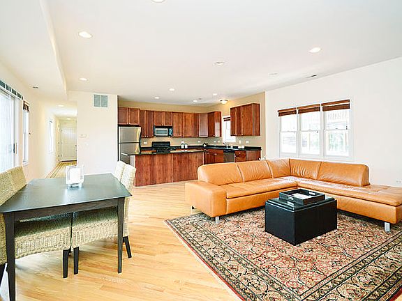 5th image of 1761 W Morse Ave APT 1S